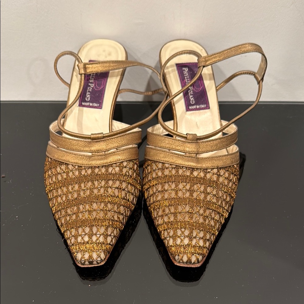 Gold Sophisticated Heels with Intricate Detailing